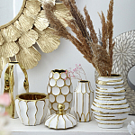 Ваза белая с рельефной поверхностью и золотыми полосами Vase Beehive варинант исполнения - 7 | Loft Concept в Костроме