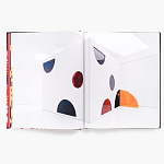 Книга по искусству Yayoi Kusama: I Spend Each Day Embracing Flowers варинант исполнения - 5 | Loft Concept в Костроме