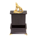 Часы настольные с декором в виде волка из натурального камня Офиокальцит Wolf Stone Clock варинант исполнения - 4 | Loft Concept в Костроме