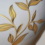 Настольная лампа с фарфоровым основанием бежевого цвета с рисунком и плиссированным абажуром на темной подставке Elstead Lighting варинант исполнения - 9 | Loft Concept в Костроме