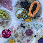 Круглый поднос из эпоксидной смолы с цветами белый Epoxy Resin Flowers Tray White варинант исполнения - 3 | Loft Concept в Костроме