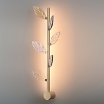 Бра с золотистой вертикальной трубкой и декоративными прозрачными листьями из стекла Sylva  варинант исполнения - 4 | Loft Concept в Костроме