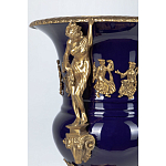 Ваза темно-синего цвета из фарфора с бронзовыми ручками в виде фигур Eden Garden porcelain and bronze варинант исполнения - 6 | Loft Concept в Костроме