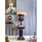 Ваза темно-синего цвета из фарфора с бронзовыми ручками в виде фигур Eden Garden porcelain and bronze варинант исполнения - 9 | Loft Concept в Костроме