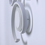 Бра белого цвета с изогнутыми световыми линиями и круглым основанием Luke Lampco Tracer Lamp варинант исполнения - 6 | Loft Concept в Костроме