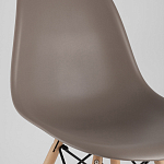 Пластиковый стул на ножках из массива бука Eames Cappuccino варинант исполнения - 7 | Loft Concept в Костроме