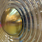 Бра с круглым рифленым плафоном янтарного цвета Savio Glass Disc Light варинант исполнения - 1 | Loft Concept в Костроме