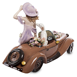 Статуэтка фарфоровая Девушка с автомобилем Charming Statuette варинант исполнения - 2 | Loft Concept в Костроме
