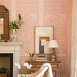 Обои ручная роспись Jharokha Arches Original colourway on pink painted Xuan paper варинант исполнения - 2 | Loft Concept в Костроме
