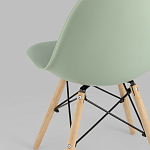 Пластиковый стул на ножках из массива бука Eames Mint варинант исполнения - 6 | Loft Concept в Костроме