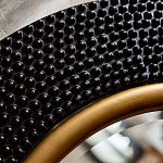 Зеркало в черной фактурной раме с золотым кантом Summon the Light варинант исполнения - 3 | Loft Concept в Костроме