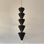 Подвесной светильник светодиодный в виде ряда черных металлических конусов  Herringbone варинант исполнения - 4 | Loft Concept в Костроме