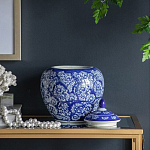 Ваза округлой формы с синей росписью и цветочным узором Blue & White Ornament варинант исполнения - 6 | Loft Concept в Костроме