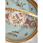 Блюдо круглое с ручкой и голубым фарфоровым дном с цветочным рисунком Blue Garden варинант исполнения - 2 | Loft Concept в Костроме