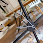 Часы настенные зеркальные с серебряным металлическим циферблатом Mirror Tower Clock варинант исполнения - 3 | Loft Concept в Костроме