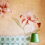 Обои ручная роспись Lilium Special Colourway on yellow painted silk варинант исполнения - 2 | Loft Concept в Костроме