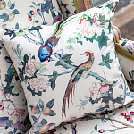 Подушка декоративная с изображением птицы в саду Beige Chinoiserie Birds in the Rose Garden Cushion варинант исполнения - 2 | Loft Concept в Костроме