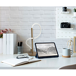 Настольная лампа белым изогнутым плафоном на круглой подставке Luke Lampco Tracer Lamp варинант исполнения - 5 | Loft Concept в Костроме