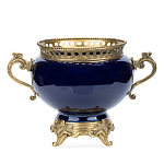 Ваза темно-синяя фарфоровая на бронзовой подставке с ажурным ободком и изогнутыми ручками Eden Garden варинант исполнения - 1 | Loft Concept в Костроме